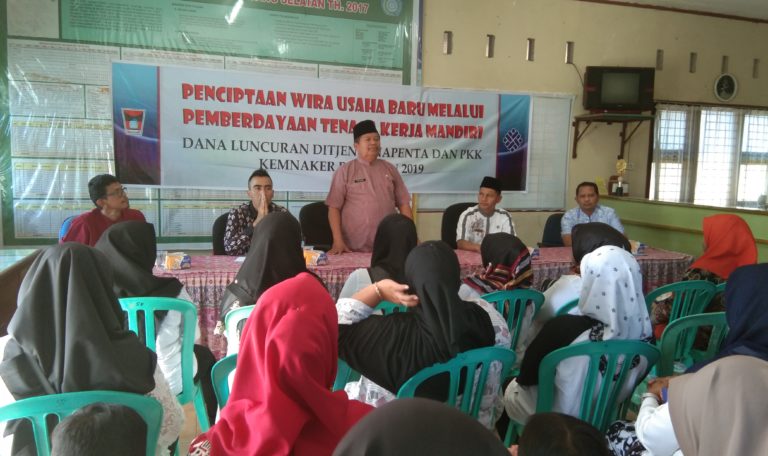 Disnakerin Padang Latih Puluhan Pelaku Wirausaha Baru
