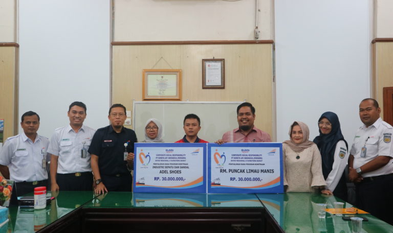 Dukung Perkembangan UMKM, PT KAI Salurkan Dana Kemitraan Rp60 juta di Sumbar