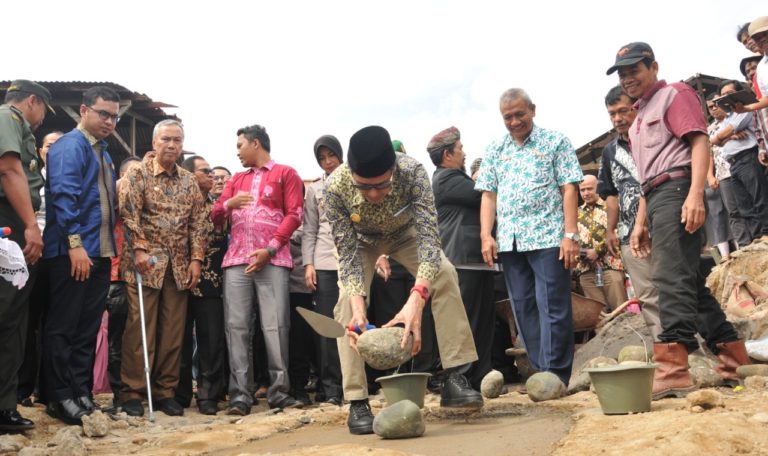 Gubernur Sumbar Beri Solusi Urai Kemacetan Pasar Koto Baru Tanahdatar