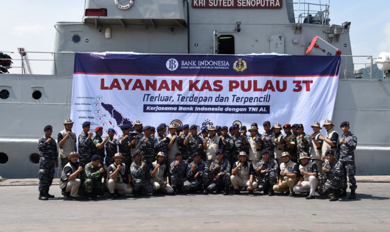 KRI Sutedi Senoputra 378 Berlayar Melayani Kas Pulau Terluar