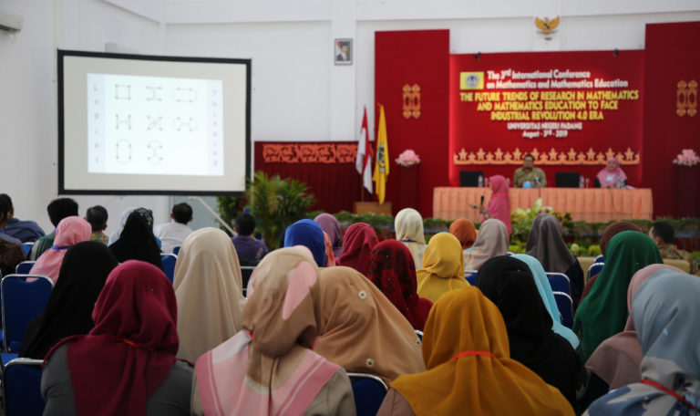 FMIPA UNP Gelar ICM2E, Demi Inovasi Riset dan Pendidikan di Era Revolusi Industri 4.0