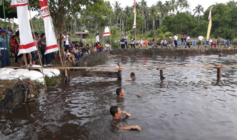 Meriahkan HUT Kemerdekaan, Lanal Nias Gelar Balapan Sepeda di Atas Kolam