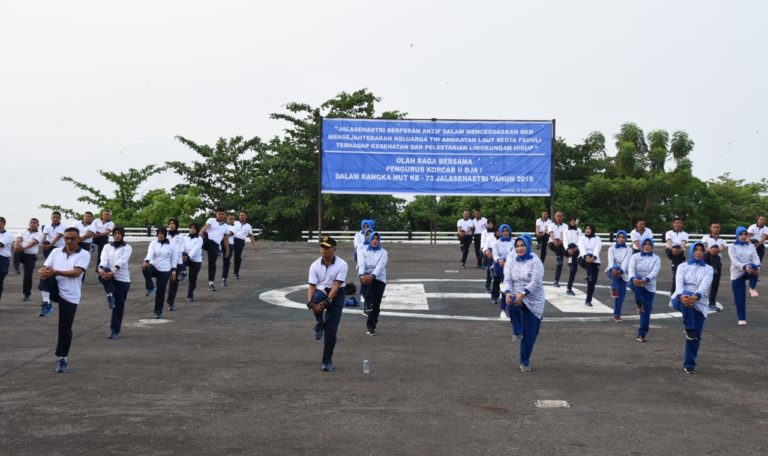 Jalasenastri Korcab II Gelar Olahraga Bersama