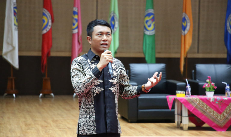 Diplomat Muda Berikan Kuliah Umum,  Sebut Masyarakat Berperan dalam Kontraterorisme