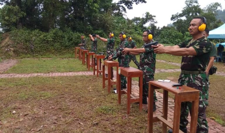 Jelang Lomba Menembak HUT TNI, Wadan Lantamal II Tinjau Pendeka Lauik Sati Latihan