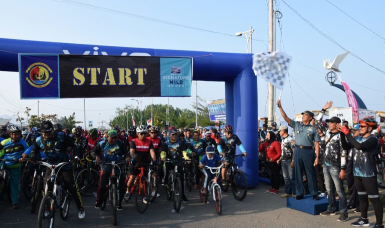 Danlantamal II Padang Lepas Ribuan Peserta Fun Bike