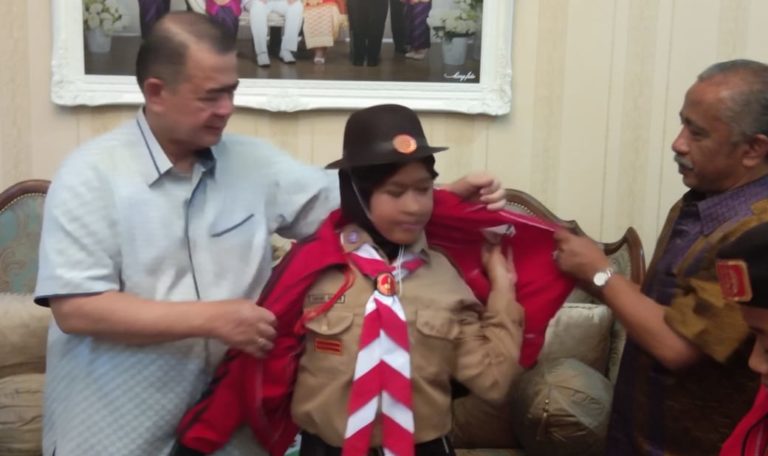 Wagub Nasrul Abit Lepas 21 Kontingen Pramuka Sumbar ke Bogor 