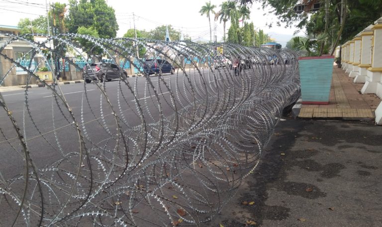 Dipagar Kawat Berduri, Aktifitas di Kantor Gubernur Sumbar Sepi
