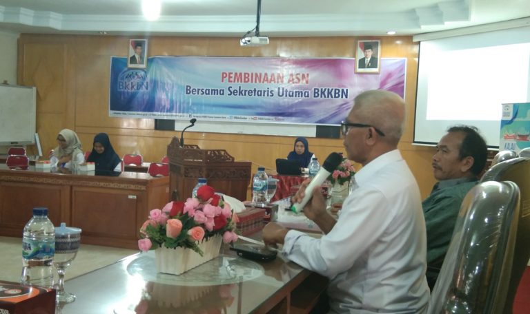 Sestama BKKBN Beri Pembinaan ASN di Lingkungan BKKBN Sumbar