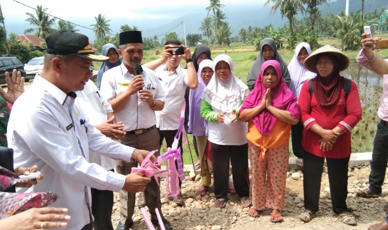 Jalan Padat Karya Tampat Durian Koronggadang Diresmikan Sekdako Padang
