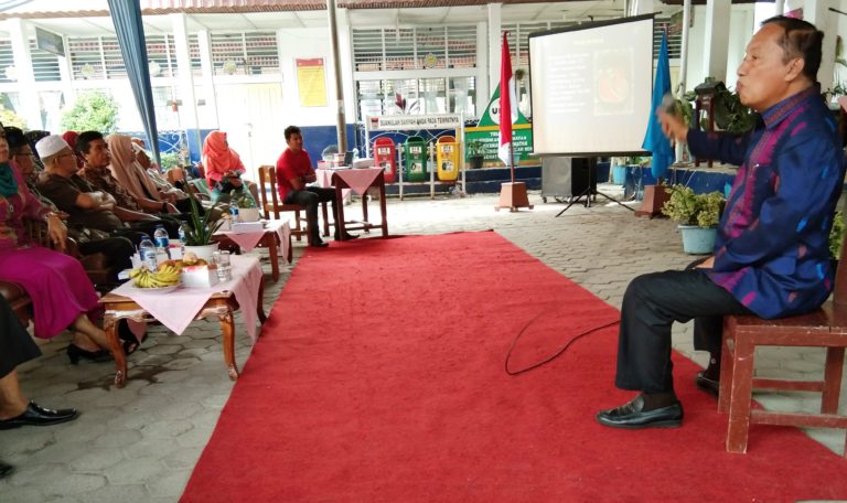 Prof DR  Dr  Idris Idham Sp JP (K) FIHA FESC FACC FAsCC, “Jangan Jadikan Kemiskinan Alasan untuk Tak Melanjutkan Sekolah” 