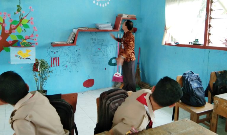 Kepala SMPN 18 Nazir, Literasi Membudayakan Kembali Kebiasaan Membaca pada Pelajar