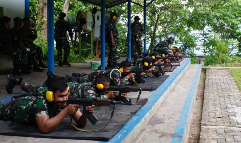 Jaga Naluri Tempur, Pandeka Lauik Sati Asah Kemampuan Menembak