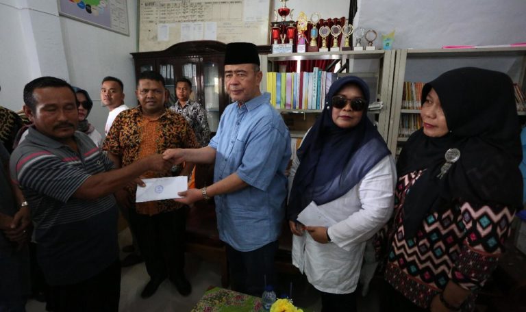 Lagi, Wagub Sumbar Salurkan Bantuan Korban Kerusuhan Wamena