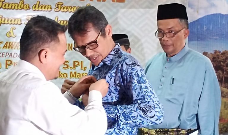 Irwan Prayitno Dianugerahi Academic Award Sastra “Pin Emas”