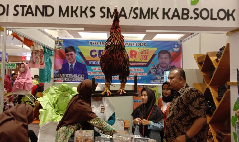 Pameran GP 2019, MKKS SMK Kabupaten Solok Unggulkan Keripik Tomat