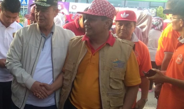 Wagub Sumbar Lepas Jalan Sehat Meriahkan HUT ke-64 SMPN 10 Padang