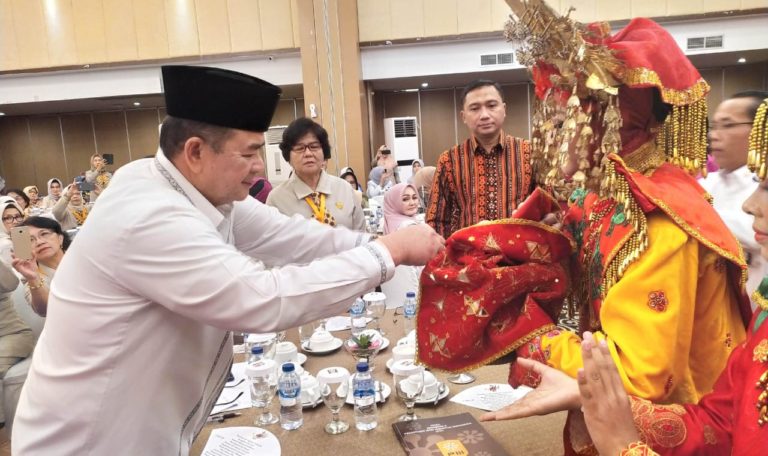 Wagub Sumbar PIII Bagian Mendorong Karya-Karya Besar Anak Bangsa