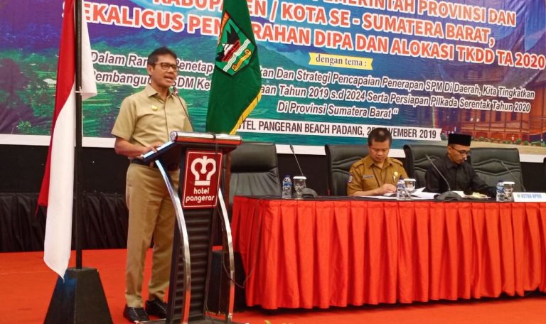 Percepat Pembangunan Daerah, Gubernur Sumbar Serahkan DIPA 2020