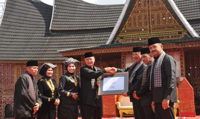 HUT Kota Solok ke-49,Wagub Sumbar Serahkan WBTb Indonesia 