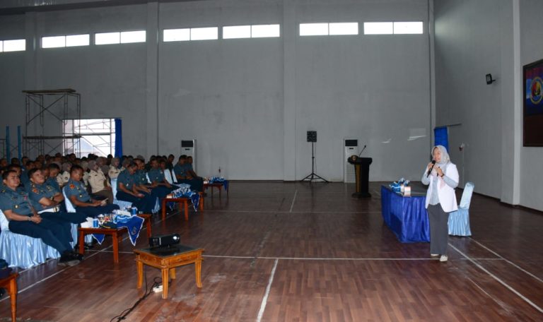 Prajurit Pandeka Lauik Sati Lantamal II Padang Diceramahi Soal Kesehatan di Bulan Trisula 