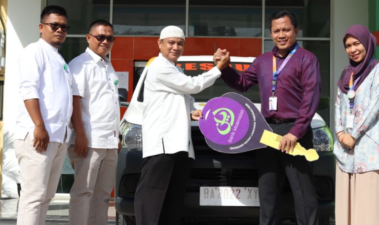 Baznas Kota Padang Terima Bantuan Mobil dari Bank Muamalat KC Padang