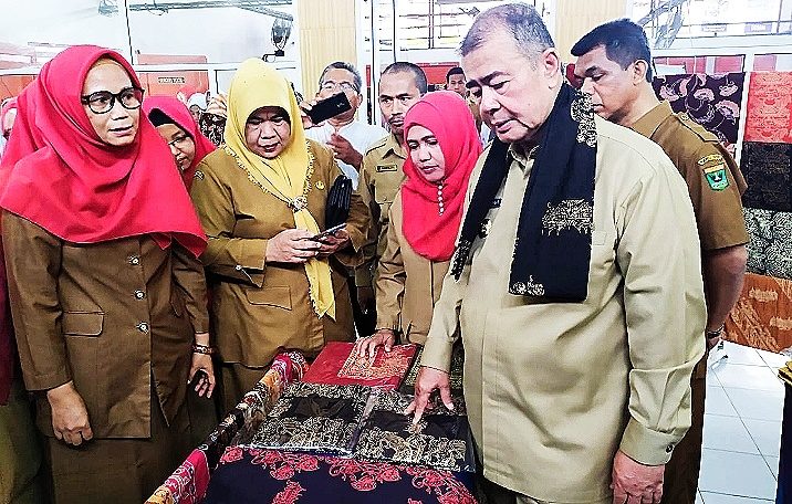 Wagub  Nasrul Abit Ajak OPD Pemprov Sumbar Bantu Pasarkan Produk Seni dan Industri Kreatif Siswa SMK