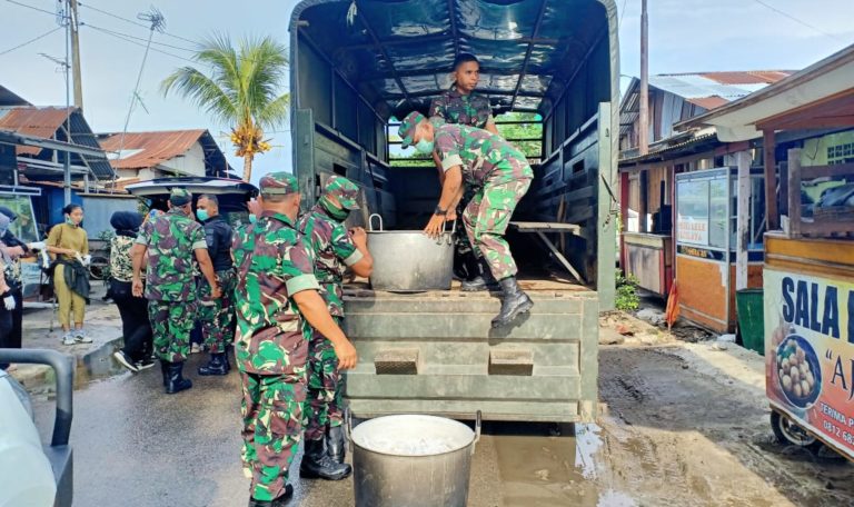 Cegah Covid-19, BWS Sumatera V bersama Korem 032 Bagikan Sembako Gratis