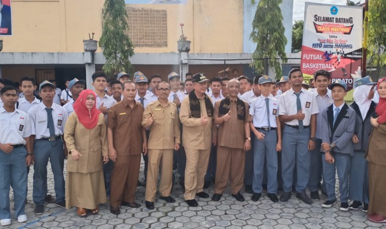 Era Globalisasi, Nasrul Abit Minta Siswa SMK Kuasai Teknologi Informasi