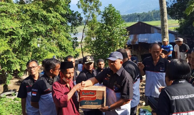 Teruci Chaprendang Bantu Korban Tanah Longsor Sumpur