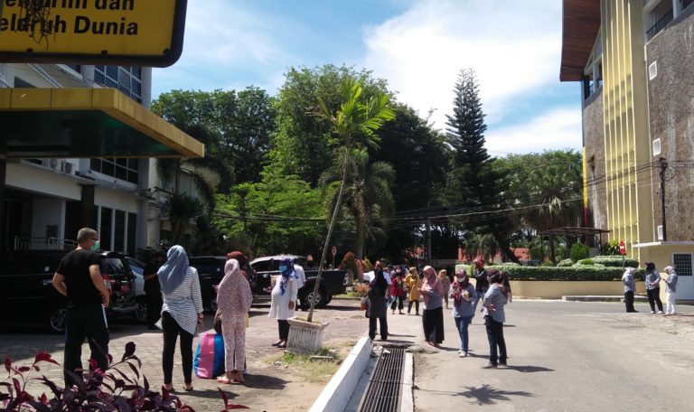 Gempa 5,7 Mag Goncang Kota Padang, Warga Panik dan Berhamburan