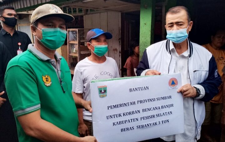 Wagub Nasrul Abit Tinjau Korban Banjir Siguntur,  Sekaligus Salurkan Bantuan 