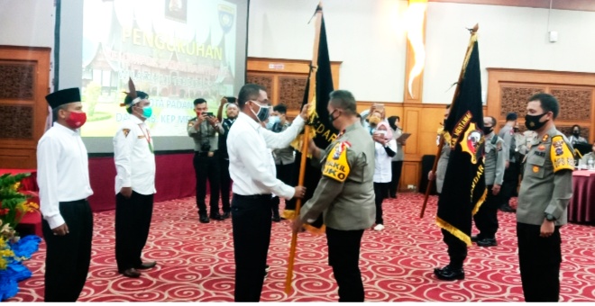 Pokdar Kamtibmas Kota Padang Dikukuhkan, Wakapolda Minta Jaga Nama Baik Polri di Tengah Masyarakat