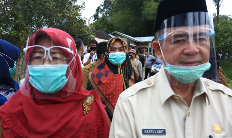 Istri Nasrul Abit: Pengabdian Bapak kepada Masyarakat adalah Ibadah