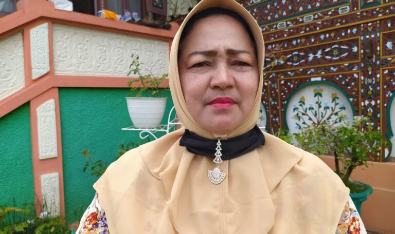 Kenang Tragedi Wamena, Warga Lubuk Sikarah Menangis di Depan Nasrul Abit