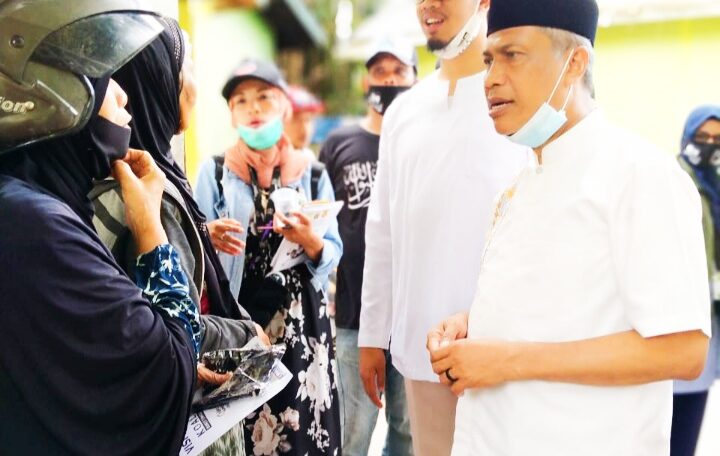 Datangi Rumah Warga, Paslon Erman Safar – Marfendi: Janjikan Perbaikan Ekonomi Masyarakat 