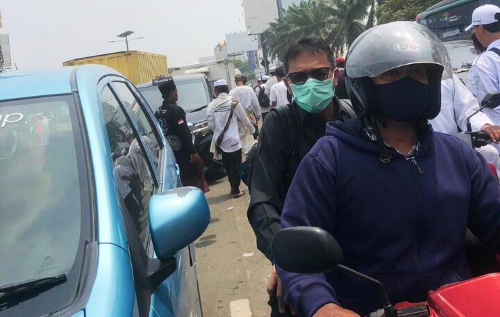 Terjebak Macet, Gubernur Irwan Prayitno Rela Naik Ojek ke Bandara Soekarno – Hatta 