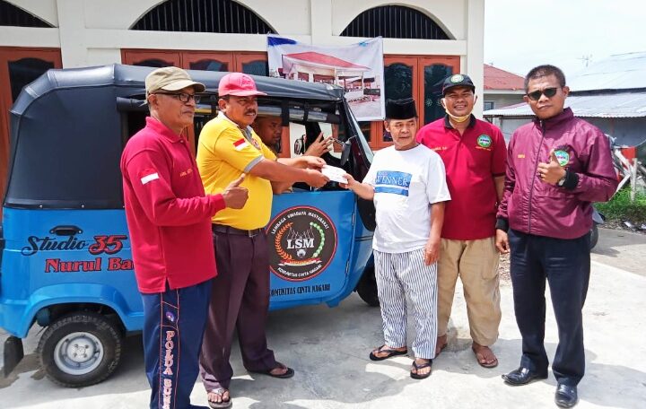 LSM Kuciang Aie Bantu Mushalla Nurul Huda Kampuang Kalawi