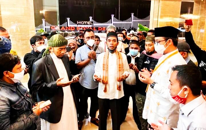 Ustad Abdul Somad Antar Erman Safar Ikuti Debat Pilkada