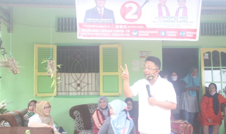 Warga Palak Aneh Pariaman Akui ‘Lakek Tangan’ Nasrul Abit-Indra Catri
