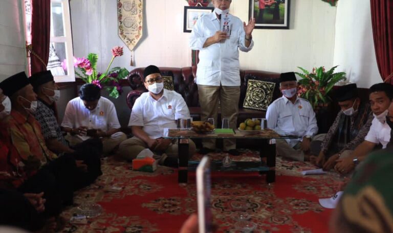 Insya Allah jadi Gubernur, Warga Tanahdatar minta Pembangunan Jalan pada Nasrul Abit