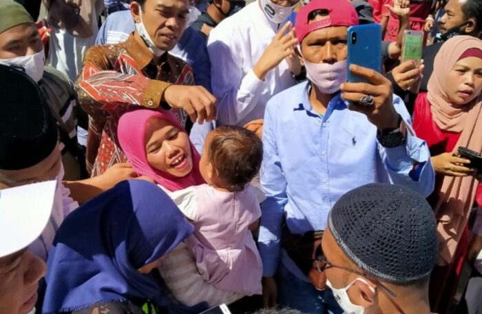 UAS dan Erman Safar Kunjungi Pasar Aur Kuning, Massa Teriaki Pilih Nomor 2