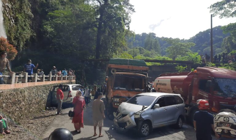 Kecelakaan Parah Terjadi di Lembah Anai