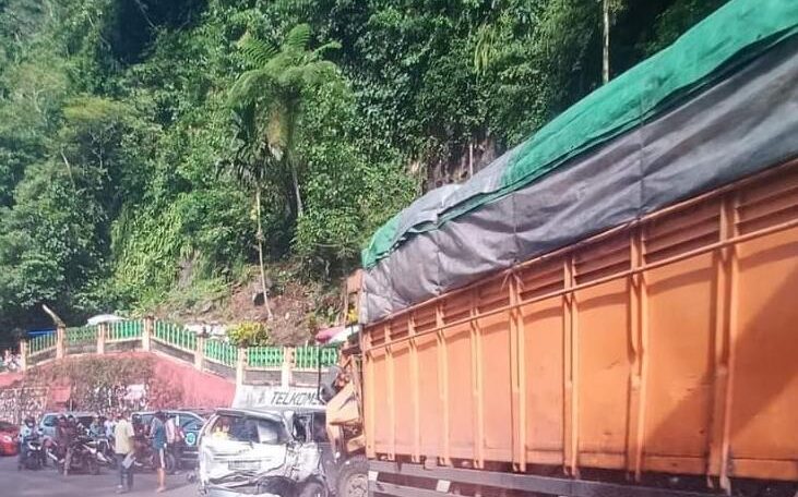 Kecelakaan Lembah Anai Libatkan Sembilan Kendaraan, Ini Plat Nomornya..