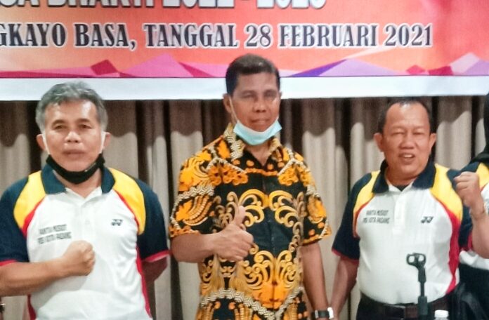 Anggota DPRD Padang  Mukhlis Pimpin Pengkot PBSI Secara Aklamasi