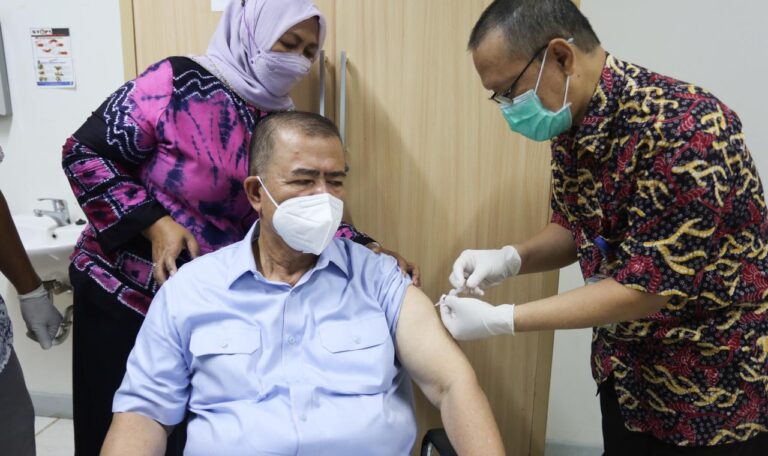 Sukseskan Vaksinasi, Nasrul Abit Jadi Duta Vaksin Lansia