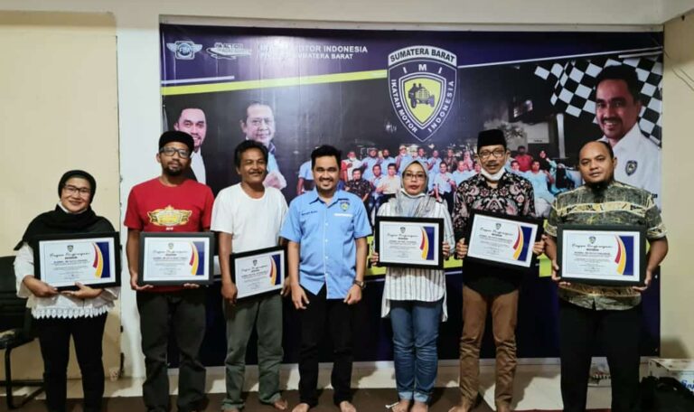 Berdedikasi Gali Potensi Atlit, IMI Sumbar Berikan Penghargaan pada Korwil IMI