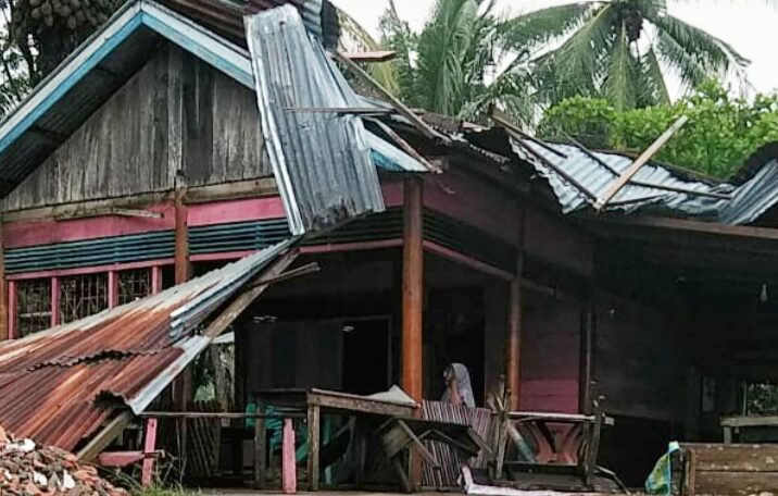 Cuaca Ekstrem, Rumah Dinas Guru SD Rusak Dihantam Angin Badai