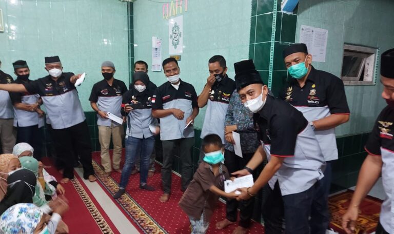 Peduli, Teruci Chaprendang Berbagi dengan Anak Yatim