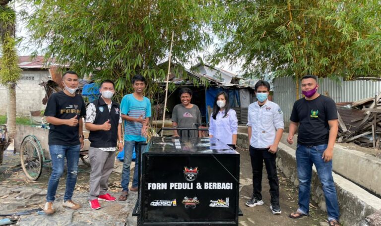 Paguyuban Otomotif Peduli, FORM Serahkan Bantuan Sepeda Becak bagi Pengumpul Barang Bekas